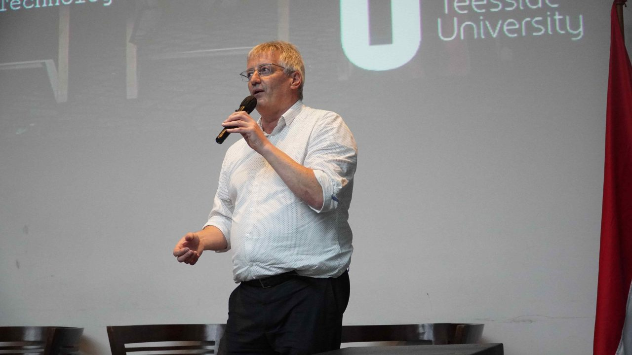 Dr. Gordon Marshall Dorong Mahasiswa UMN Hadapi Perkembangan AI dengan Bijak